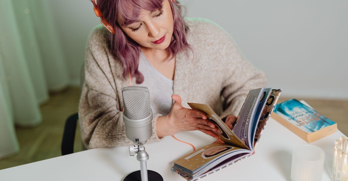 Słuchać czy czytać? Audiobook kontra książka drukowana – wybierz format idealny dla siebie
