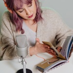 Słuchać czy czytać? Audiobook kontra książka drukowana – wybierz format idealny dla siebie