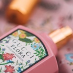 Pachnij pięknie bez podrażnień: jak wybierać perfumy, gdy skóra jest wrażliwa?